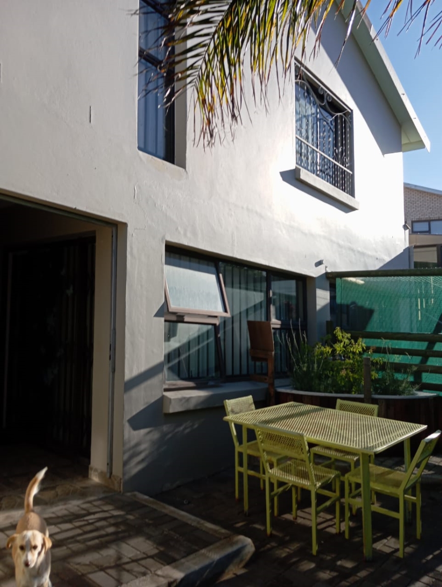 4 Bedroom Property for Sale in Wavecrest Eastern Cape